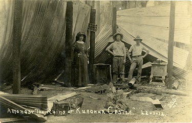 Iris and Kenneth Solomons and the ruins of Kunghur Castle US000187