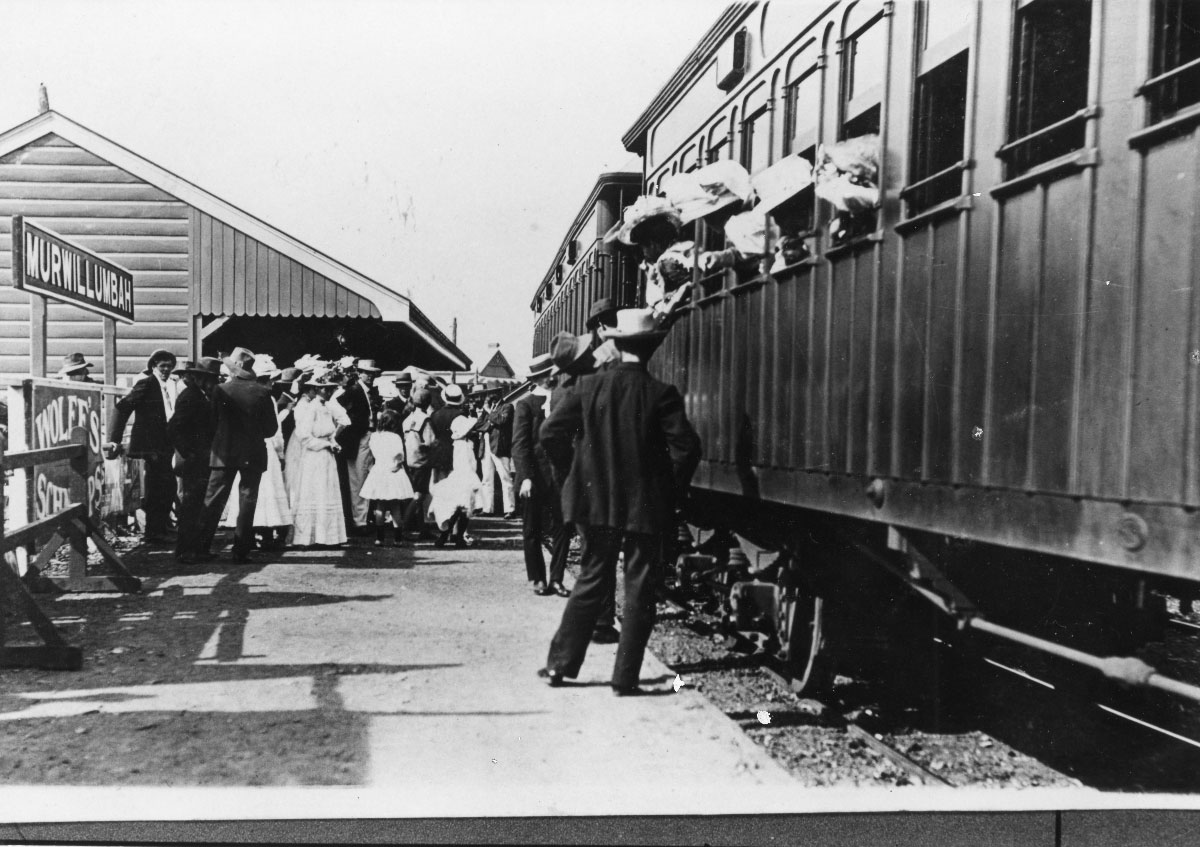 Train at the Murwillumbah Railway Station with crowds of people