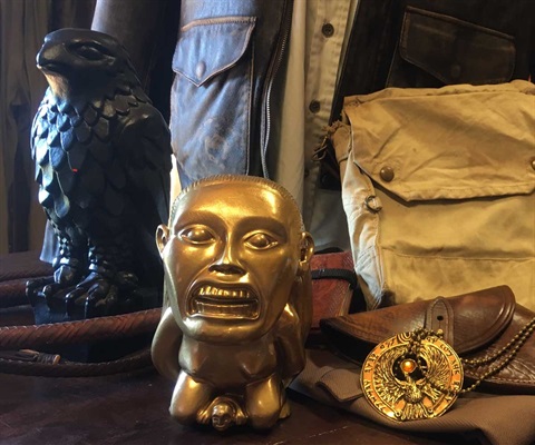 2115-some-of-the-indiana-jones-items-in154233.jpg